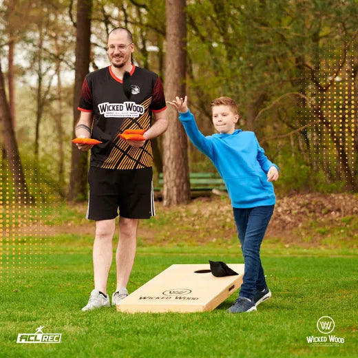 Cornhole in opmars in Nederland